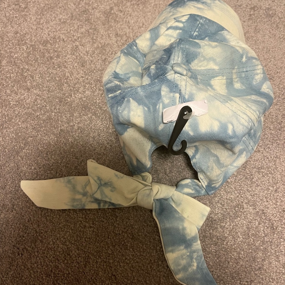 Cloud hat with bow that ties on the back - Picture 2 of 5